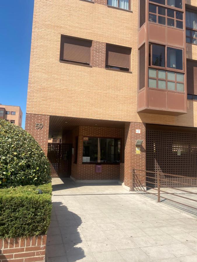 Deyanira Suite, Aeropuerto, Ifema Madrid Exterior foto